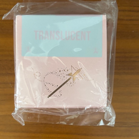Jeffree Star Other - Jeffree Star Magic Star Luminous Setting Powder NWT Translucent